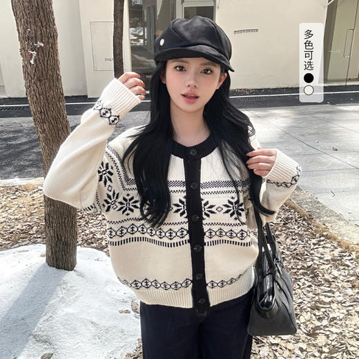 西遇毛衣开衫外套女冬季新款圆领黑白撞色费尔岛针织外套SS051733 商品图0