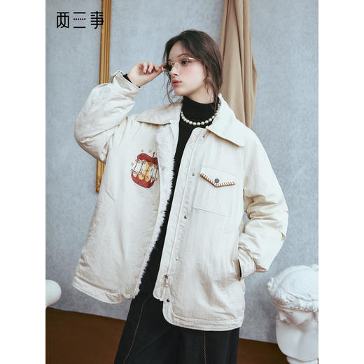 【暖冬内购】两三事 榛果密语 2025冬季新款复古可拆毛领印花刺绣羽绒服女宽松 商品图0