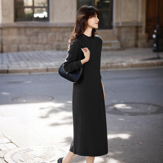 【10/29新品】熙世界格雷轻熟风直筒针织连衣裙女冬2025新款纯色半高领毛衣长裙 商品图4