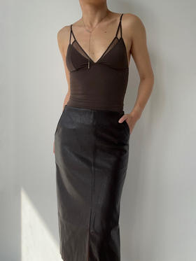 SIJIA｜AW2523 深咖前开叉简约皮裙