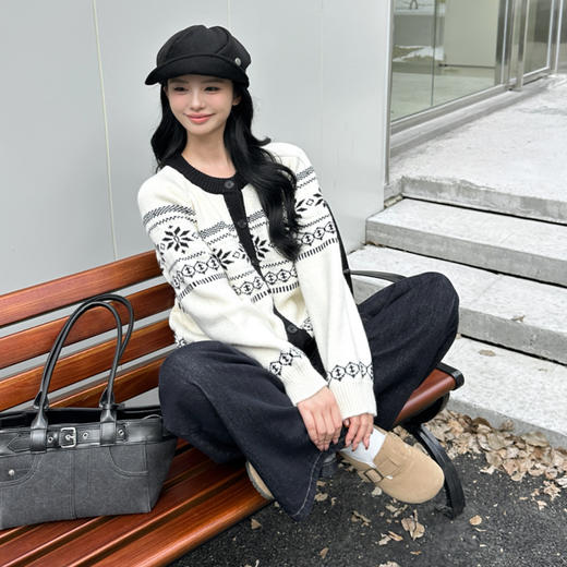 西遇毛衣开衫外套女冬季新款圆领黑白撞色费尔岛针织外套SS051733 商品图2