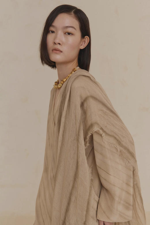 Cortana 25PF 米褐渐变FEDRA丝羊绒围巾 商品图1