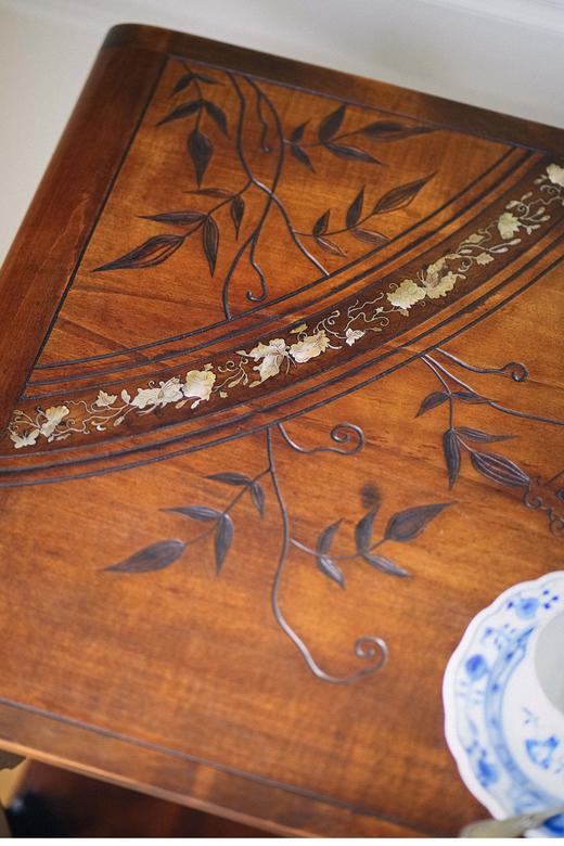 【已售】独角鹿西洋古董 19世纪法国出品VIARDOT东方风格蟠龙造型铜鎏金精雕嵌母贝三层边几/边柜 商品图2