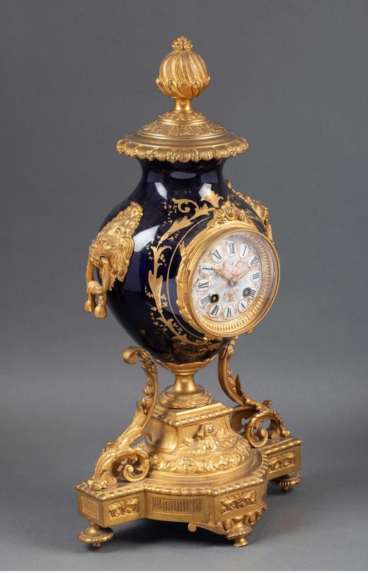 独角鹿西洋古董 1850-1870年代法国拿破仑三世时期出品铜鎏金精雕装饰田园恋歌主题手绘描金陶瓷座钟烛台三件套 商品图2