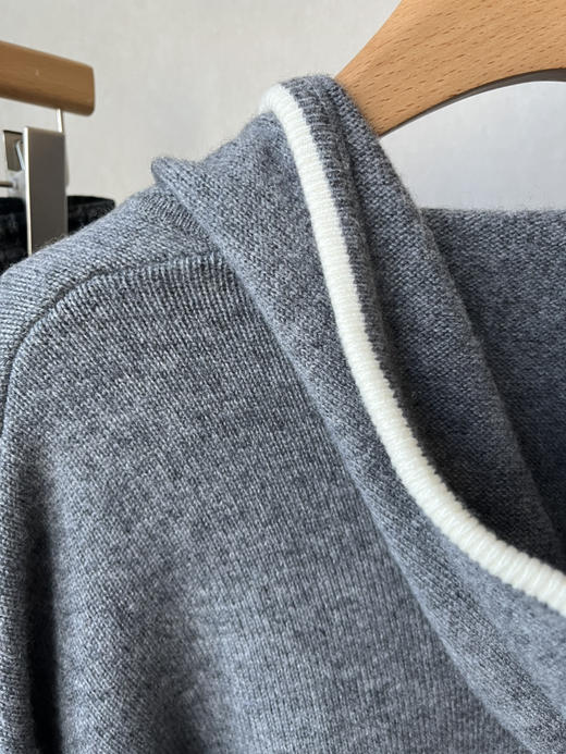 【减龄滤镜】噢蜜ooomeooo假两件戴帽羊绒衫 商品图12