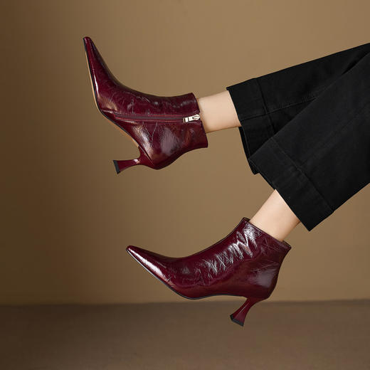 【预售5天】法式复古尖头中跟短靴女秋冬细高跟软牛皮小裸靴性感简约ol时装靴MBJR&5601 商品图1