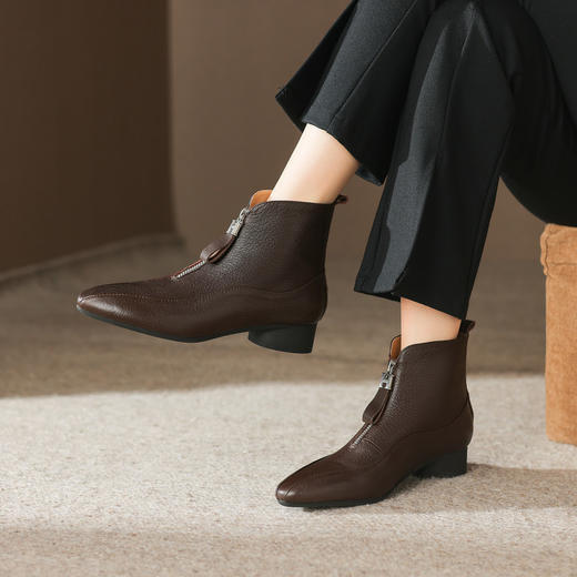 【预售5天】时尚粗跟软底舒适短靴女秋冬季新款百搭尖头加绒保暖马丁靴女DS&1603-5 商品图2