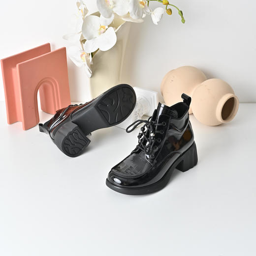 经典鲨2025冬专柜新品羊皮革圆头黑色加绒轻便中粗跟短靴女KW55-558051 商品图2