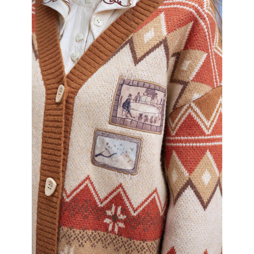 两三事 长岛假期 2025冬季新款复古贴布绣几何拼色毛衣开衫女宽松 商品图2