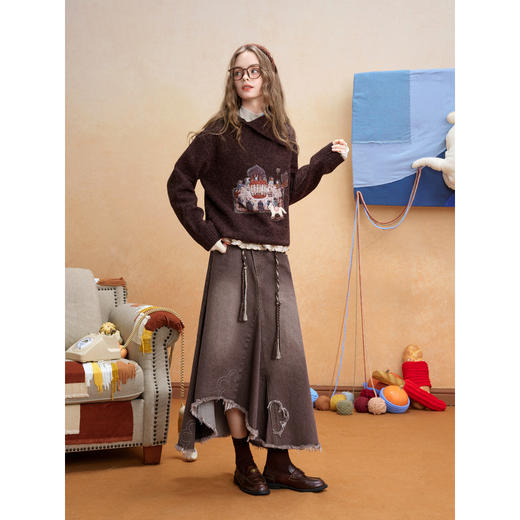 两三事 琥珀余韵 2025年冬季新款针复古贴布绣大翻领套头毛衣女 商品图3