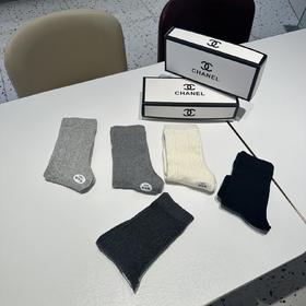 G613 香N儿Ch@nel纯羊毛，浮雕字母款女士高筒袜