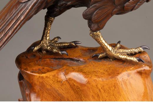 独角鹿西洋古董 1890年代日本明治时期出品硬木底座装饰雄鹰造型镀金赤铜雕塑 商品图6