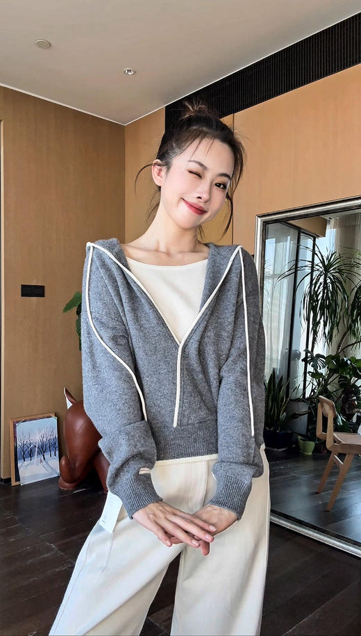 【减龄滤镜】噢蜜ooomeooo假两件戴帽羊绒衫 商品图1