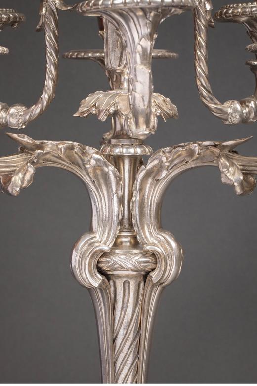 独角鹿西洋古董 19世纪法国出品路易十五风格玫瑰花叶主题镀银精雕六枝头烛台一对 商品图6