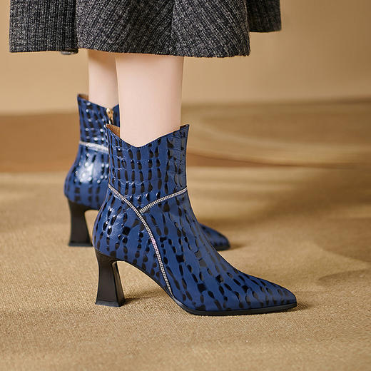 【预售5天】蓝色真皮短靴女士粗跟马丁靴，加绒高跟时装靴百搭短筒皮鞋SY&608 商品图1