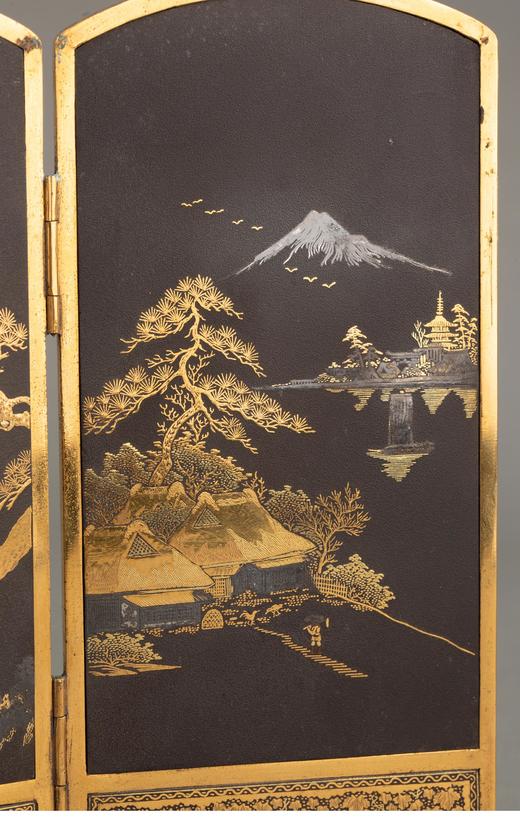 独角鹿西洋古董 1900年代日本明治时期出品东瀛自然图景主题黑地布目镶嵌桌屏 商品图2