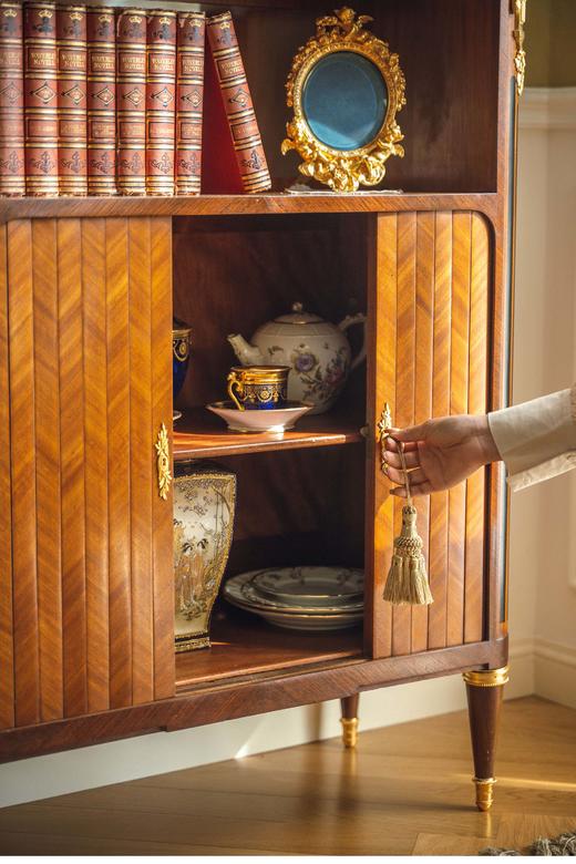 【已售】独角鹿西洋古董 19世纪法国出品新古典主义风格铜鎏金精雕装饰大理石台面硬木边柜 商品图3