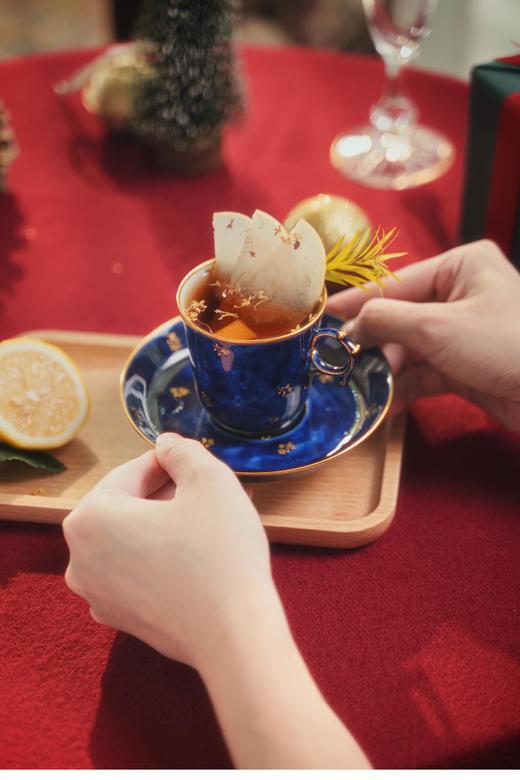 【已售】独角鹿西洋古董 1905年代法国御窑出品花叶主题描金装饰云朵蓝瓷器杯碟一套 商品图0