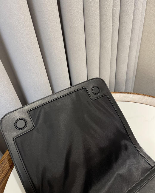 就一批bur原单真皮男士单肩包102704 商品图9