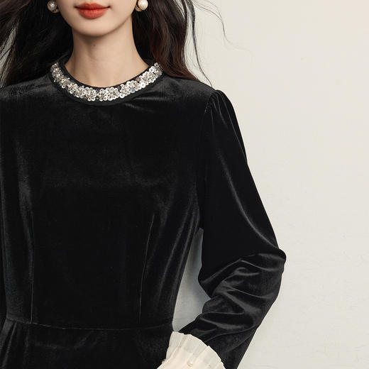 【10/29新品】熙世界法式千金感丝绒连衣裙女2025秋冬新款优雅气质赫本风小黑裙 商品图4