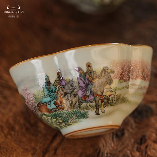 问鼎鼎峰系列天青老款大梅花杯（三顾茅庐） 商品图2