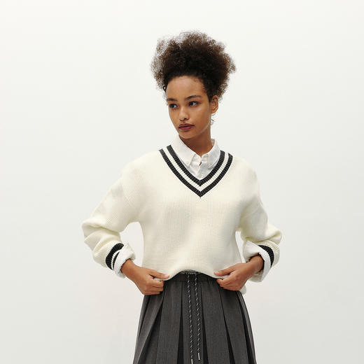 商场同款|森柔森马毛衣女冬撞色V领宽松2025新款叠穿简约文艺毛衫 商品图1