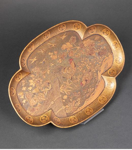 独角鹿西洋古董 19世纪末日本明治时期梶川政春签名出品雄鸡飞鸟主题金漆梨地莳绘赏盘 商品图0