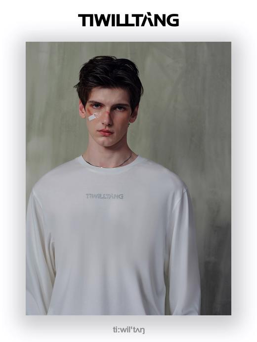 启世录TIWILLTANG“秩影磁场”烫钻垂感文字印花圆领长袖T恤男 商品图2