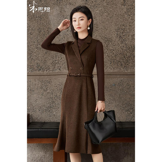 羊毛羊绒背心连衣裙 手感软糯 上身锁温 优雅通勤极简 米思阳2025冬季新款无袖西装领鱼尾背心裙5161 商品图1