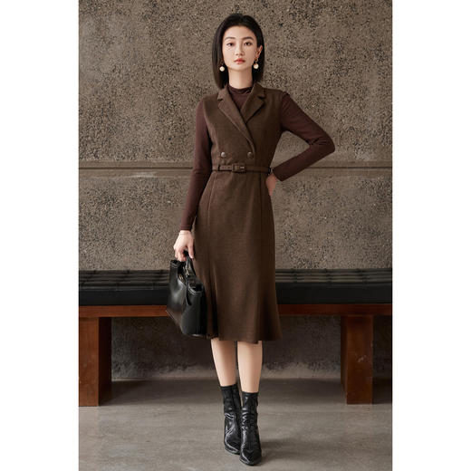 羊毛羊绒背心连衣裙 手感软糯 上身锁温 优雅通勤极简 米思阳2025冬季新款无袖西装领鱼尾背心裙5161 商品图8