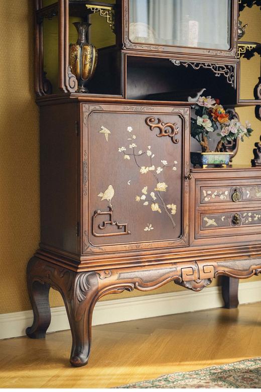 【已售】独角鹿西洋古董 19世纪法国出品东方风格花卉飞鸟主题铜鎏金装饰祥纹镂雕嵌母贝多宝阁式展柜 商品图4