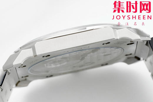 BV宝格丽Octo Finissimo是OCTO系列男士腕表中非常受欢迎的表款，以超薄而闻名 商品图5