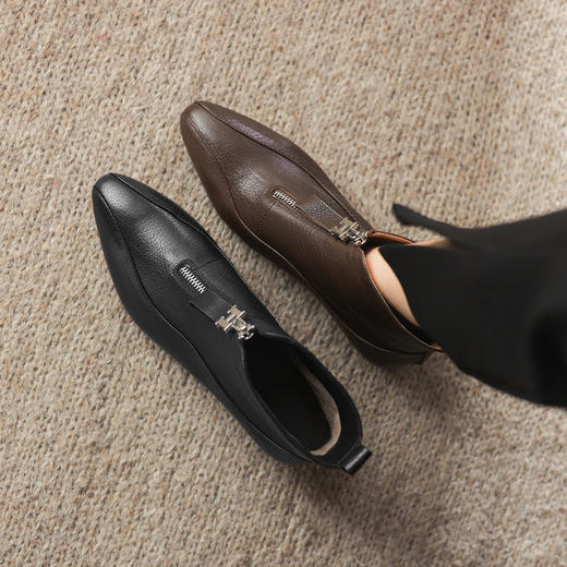 【预售5天】时尚粗跟软底舒适短靴女秋冬季新款百搭尖头加绒保暖马丁靴女DS&1603-5 商品图0