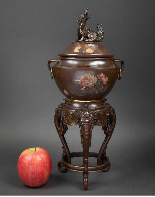 独角鹿西洋古董 1880年代日本明治时期出品莲花牡丹主题石雕装饰镀金银瑞龙顶盖及狮首四足底座赤铜香炉 商品图1