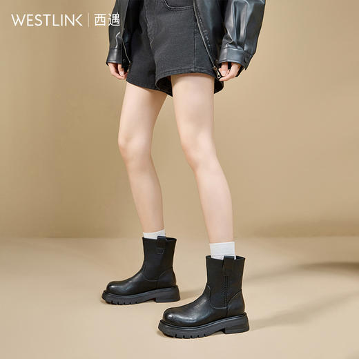 西遇厚底短靴女新款秋冬百搭英伦风马丁靴增高圆头切尔西靴V2257270 商品图2