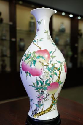 仿清雍正粉彩福寿纹橄榄瓶