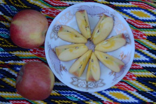 顺丰发货【新疆阿克苏冰糖心苹果】自然糖心，甜度爆表，一口咬到天山雪水！每一口都是阳光的甜，脆嫩多汁，甜度爆表，咬下去，连心都跟着化了，果肉细腻，果核透明，果味儿浓，爆汁脆甜 商品图3