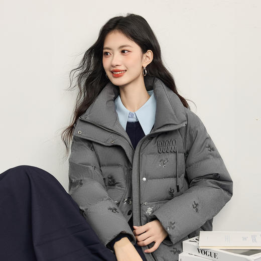 【10/29新品】熙世界灰色珠片绣短款羽绒服女冬2025新款千金风保暖立领鸭绒外套 商品图4