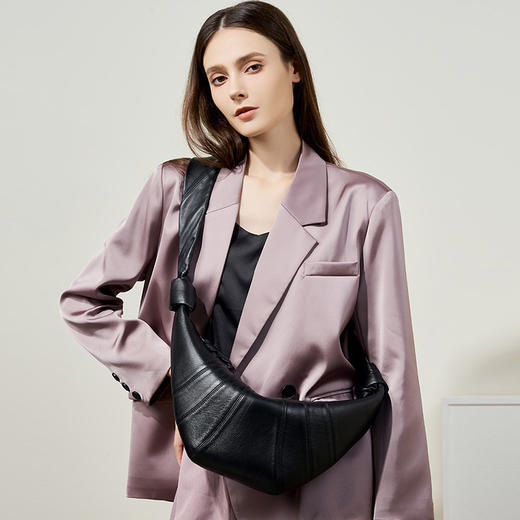 法国小众头层小羊皮可颂包斜跨，慵懒感牛角包真皮单肩斜跨饺子包QSL-2701 商品图1