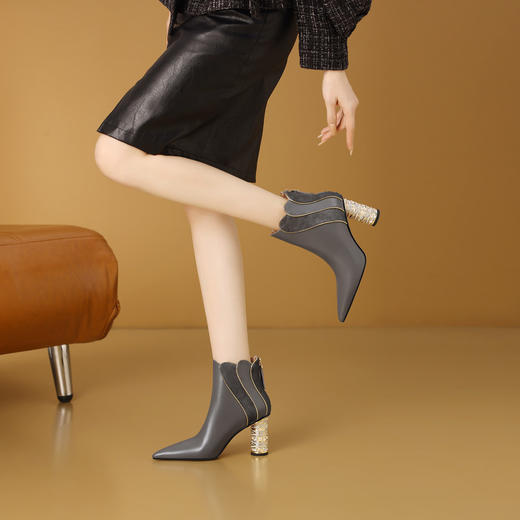 【预售7天】设计师款头层牛皮粗跟短靴，气质时尚拼接高跟靴CX&A2605-1 商品图3