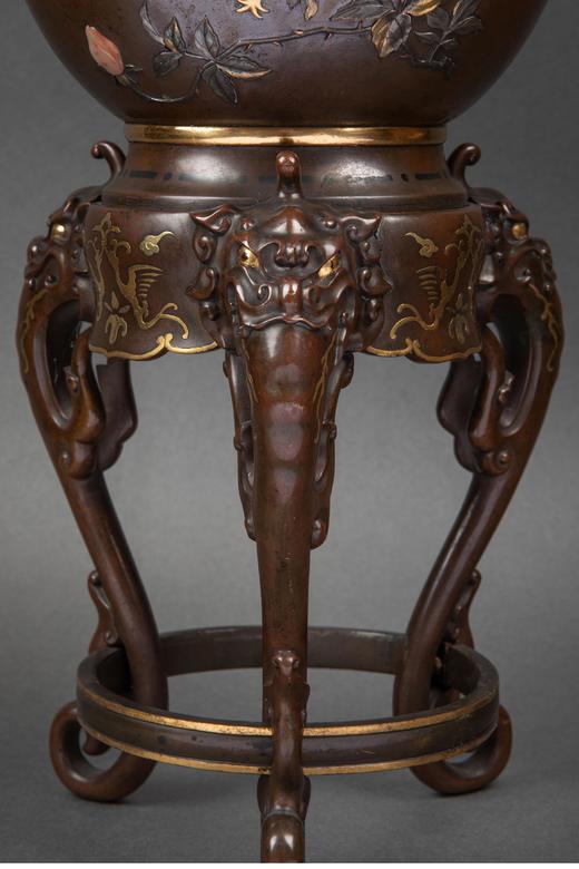 独角鹿西洋古董 1880年代日本明治时期出品莲花牡丹主题石雕装饰镀金银瑞龙顶盖及狮首四足底座赤铜香炉 商品图5