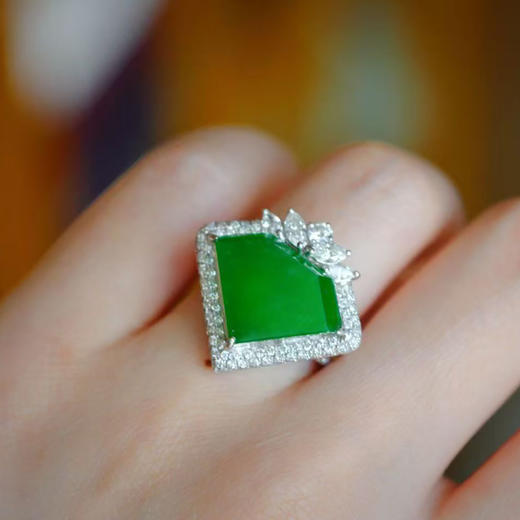 岁月拾遗 港工辣绿翡翠钻石戒指 商品图2