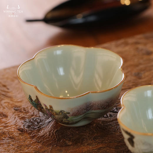 问鼎鼎峰系列天青老款大梅花杯（三顾茅庐） 商品图3