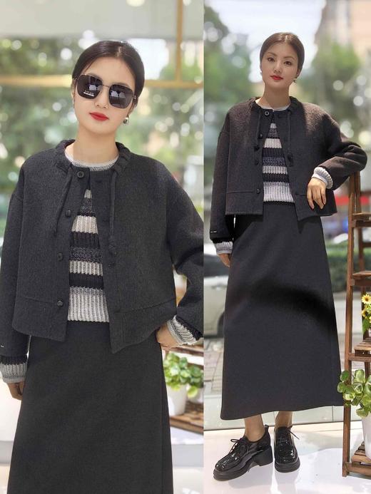 585485时尚抽绳领羊绒短款大衣 商品图0