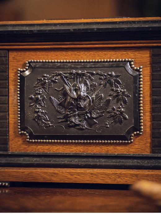 【已售】独角鹿西洋古董 19世纪欧洲出品林中兽鸟主题铸铁精雕镶嵌多层硬木雪茄盒 商品图4