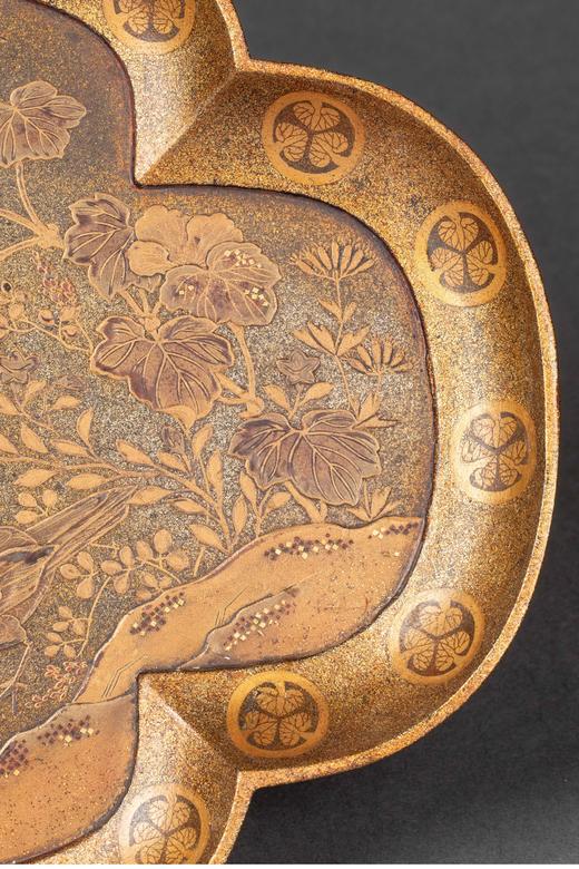 独角鹿西洋古董 19世纪末日本明治时期梶川政春签名出品雄鸡飞鸟主题金漆梨地莳绘赏盘 商品图3