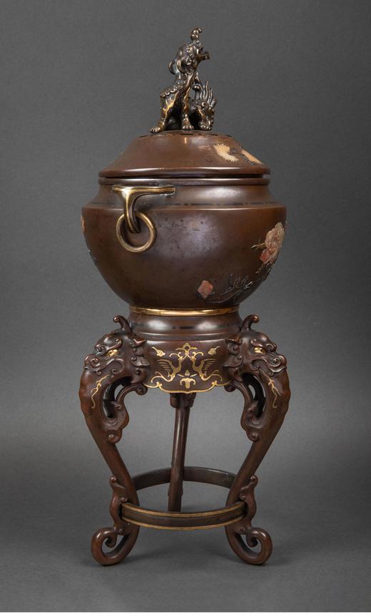 独角鹿西洋古董 1880年代日本明治时期出品莲花牡丹主题石雕装饰镀金银瑞龙顶盖及狮首四足底座赤铜香炉 商品图2