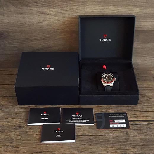 【95新】TUDOR 帝舵M7939G1A0NRU-0002天文台认证自动机械机芯日期显示、GMT碧湾系列39MM（男款）精钢/双向旋转字圈181025TJ02 商品图1