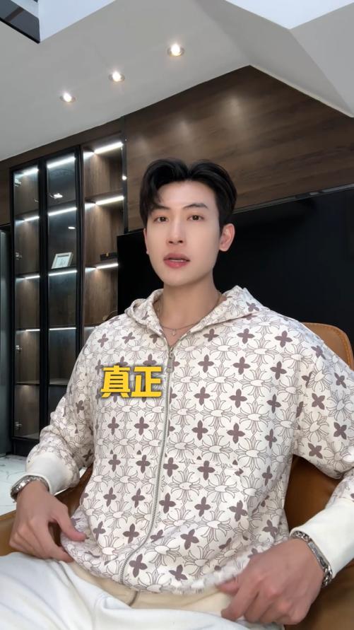 WT259SDSA男士秋冬新款痞帅男装简约撞色十字烫钻拉链连帽卫衣百搭时尚 商品图0