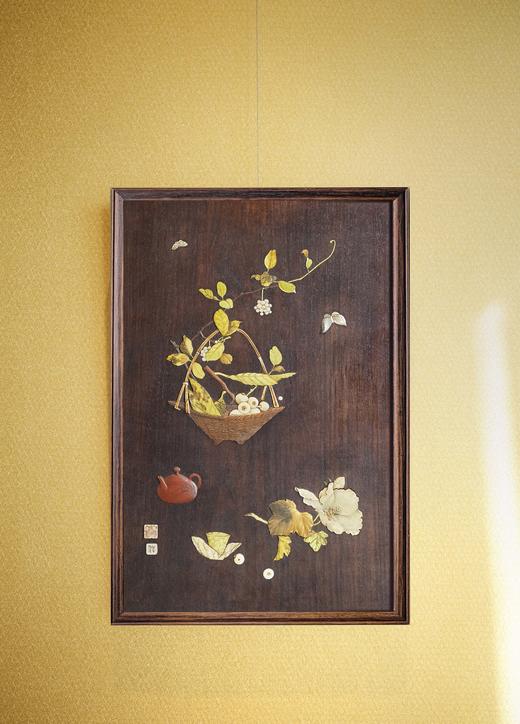 【已售】独角鹿西洋古董 19世纪末日本明治时期出品篮果飞蝶主题芝山象嵌饰板 商品图1